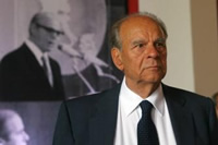 karamanlis_axil